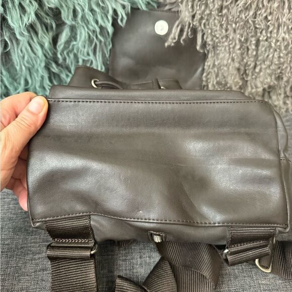 Y2K Esprit Vintage Faux Leather
Drawstring Backpack - Picture 8 of 13